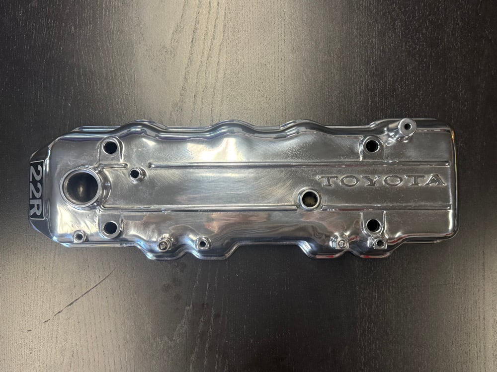 20R 22R Polished Valve Cover Detail