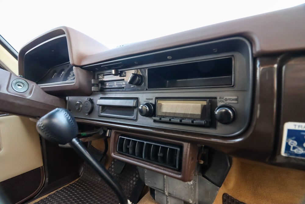 79-83 Toyota Pickup Retro Radio Side View