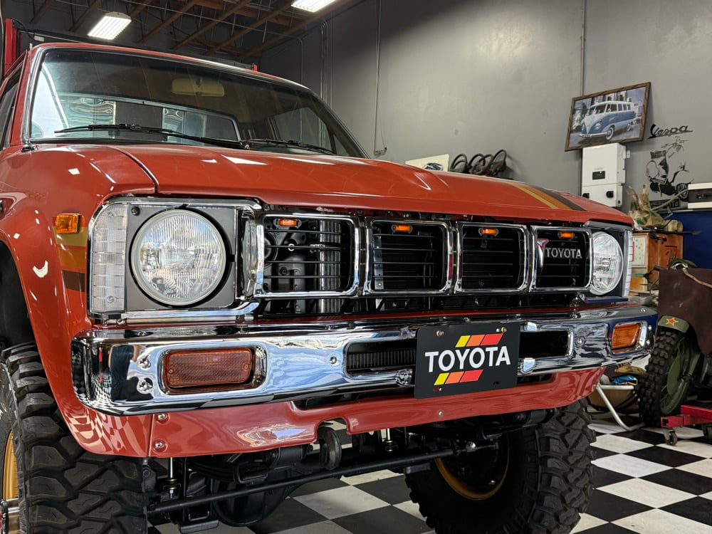 H4 Round Headlights Detail