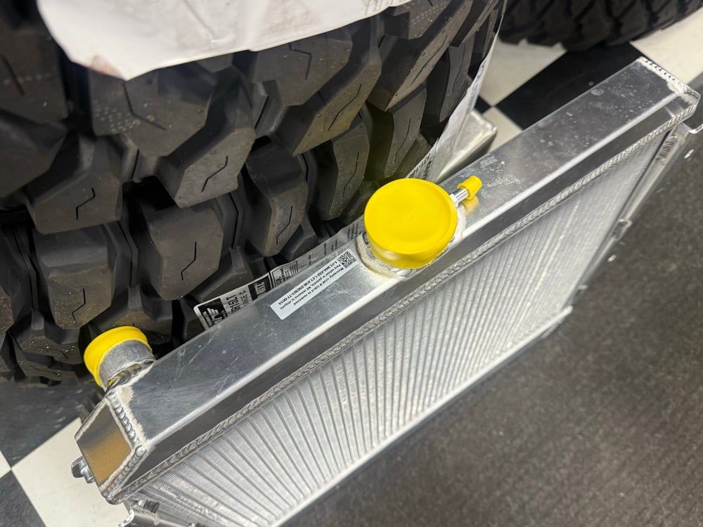 Performance Radiator 79-88 with Red Hoses